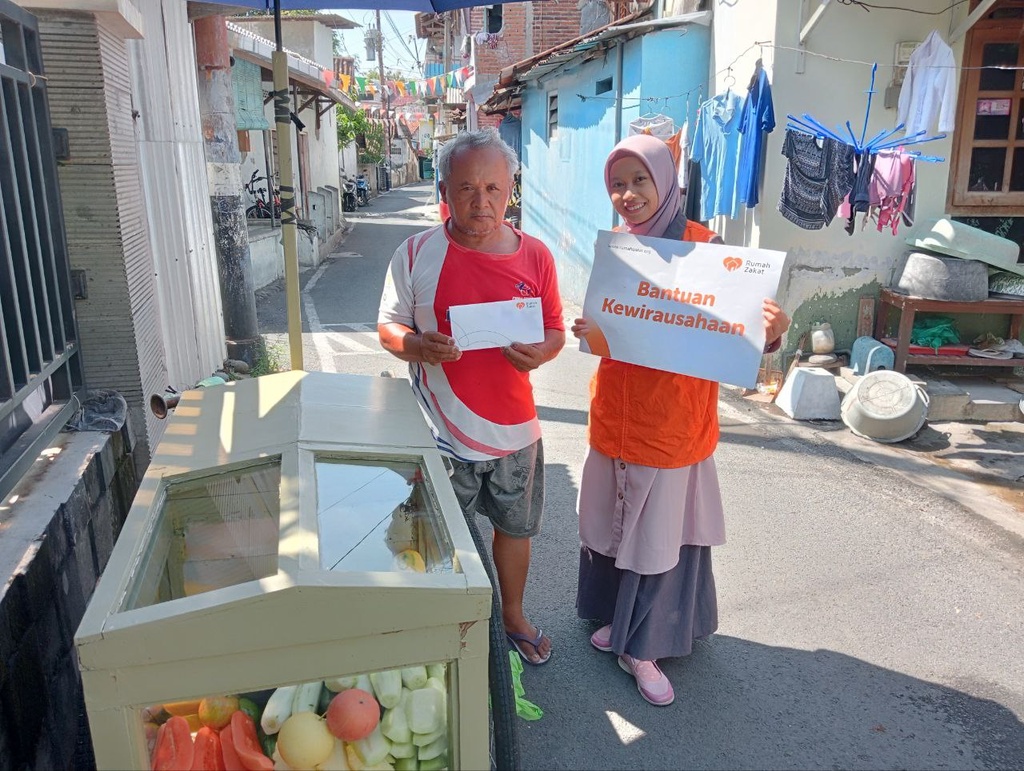 Dapat Bantuan Modal Dari Rumah Zakat Bapak Karyadi Sambut Penuh Kebahagiaan Rumah Zakat